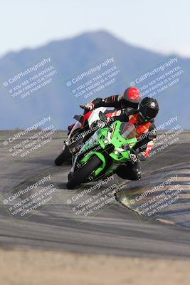 media/Nov-16-2025-Race Pace (Sun) [[8c5fa54630]]/Verified Riders/8-Turn 12 (120pm)/